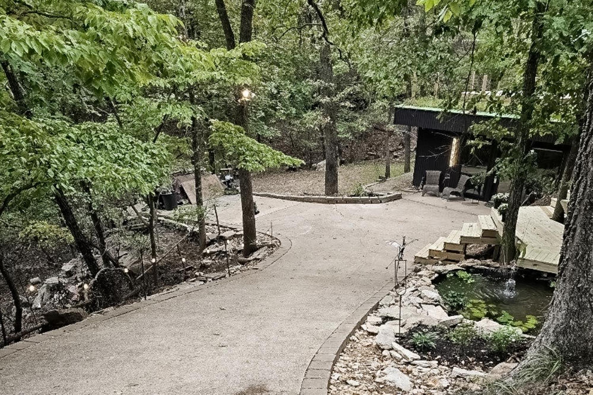 Underhill A Modern Hobbit Hole Villa Garfield Exterior photo