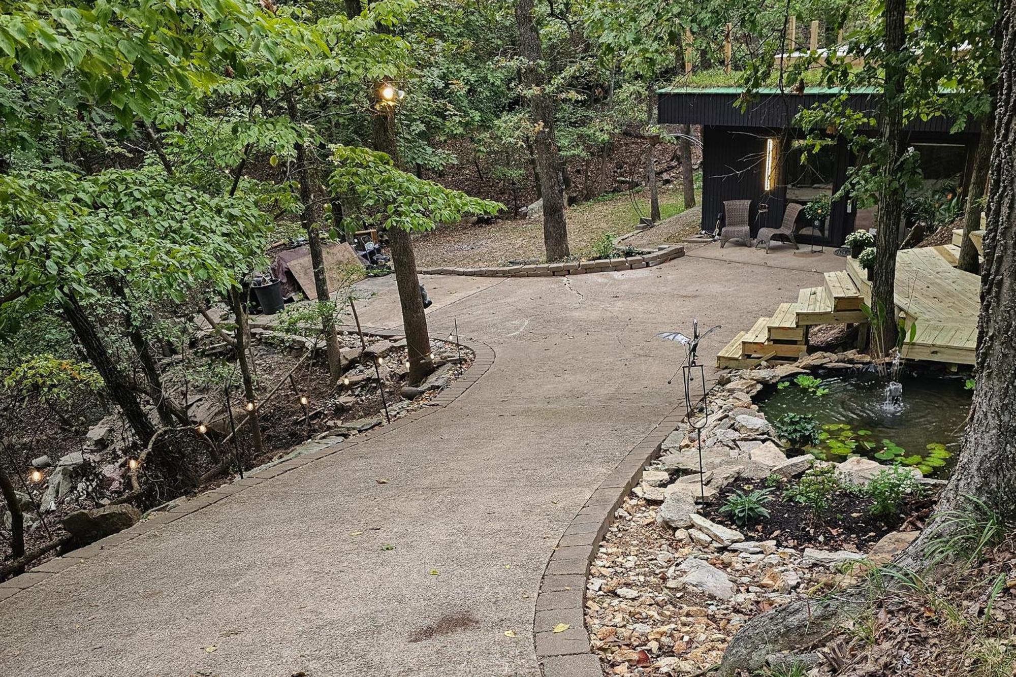 Underhill A Modern Hobbit Hole Villa Garfield Exterior photo